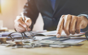 Μικρές επιχειρήσεις: Στο 0,35% το ελάχιστο επιτόκιο για δάνεια από το Ταμείο Ανάκαμψης