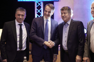 O Κυρ. Μητσοτάκης στα Gazzetta Awards: Βράβευσε τον Όττο Ρεχάγκελ