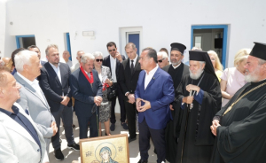 Ο Υπουργός Υγείας στο Κ.Υ. Μυκόνου για την παράδοση 16 νεόδμητων διαμερισμάτων δωρεά οικογένειας Δακτυλίδη