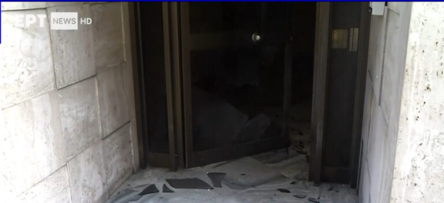 Εκρηκτικός μηχανισμός σε είσοδο πολυκατοικίας στο Παγκράτι - Προκλήθηκαν υλικές ζημιές