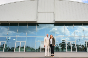 O Νόρμαν Φόστερ με την Αγγελική Τούζιου