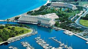 Πόρτο Καρράς: Ξεκίνησε η ανακαίνιση για το Σιθωνία εν μέσω φημών για συνεργασία με τον όμιλο Χίλτον