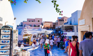 Ανηφορικός ο δρόμος του τουρισμού: Στο 10% του 2019 οι ταξιδιωτικές εισπράξεις του α΄ πενταμήνου εφέτος