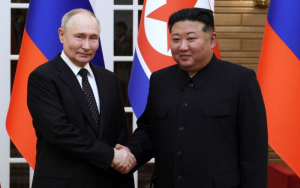 Κιμ Γιονγκ Ουν: Ιστορικές στιγμές με τον Σι και τον Πούτιν στην Κίνα