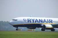 Ryanair: Περιορίζει τις προβλέψεις ζημιών (350-400 εκατ. ευρώ), αυξάνει την αντιστάθμιση καυσίμων