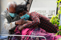Ινδία - Κορονοϊός: Παγκόσμιο ρεκόρ για 2η συνεχόμενη ημέρα με σχεδόν 333.000 κρούσματα, εθνικό τραγικό ρεκόρ 2.263 θανάτων