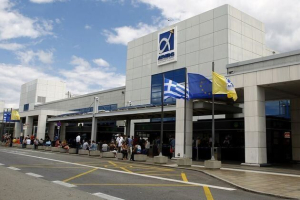 Αεροδρόμιο: Με χρονοχρέωση από 7/6 η στάθμευση σε αφίξεις-αναχωρήσεις - Δωρεάν τα πρώτα 10 λεπτά