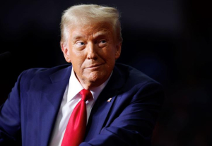 ΗΠΑ: Ο Τραμπ ανακοίνωσε δασμούς 25% σε οποιαδήποτε χώρα αγοράζει πετρέλαιο ή αέριο από τη Βενεζουέλα