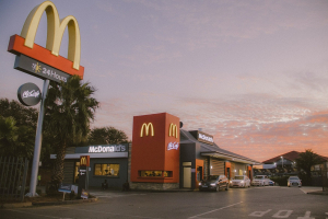 McDonald&#039;s: Ανακοίνωσε διοικητικές αλλαγές