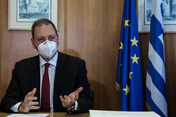 Τροπολογίες Λιβανού: Πότε απαγορεύονται οι μηχανότρατες - οι όροι αλιείας για το συμιακό γαριδάκι