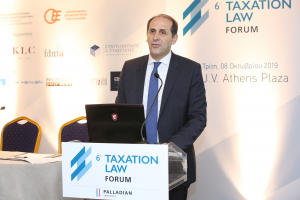 Ο υφυπουργός Οικονομικών Απόστολος Βεσυρόπουλος, από παλαιότερο φορολογικό συνέδριο (από αυτά που μπορεί κάποιος να συναντήσει δικηγόρους και μεγαλοοφειλέτες).