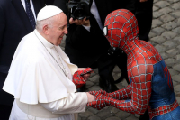 Ο Πάπας Φραγκίσκος συνάντησε τον Spider-Man