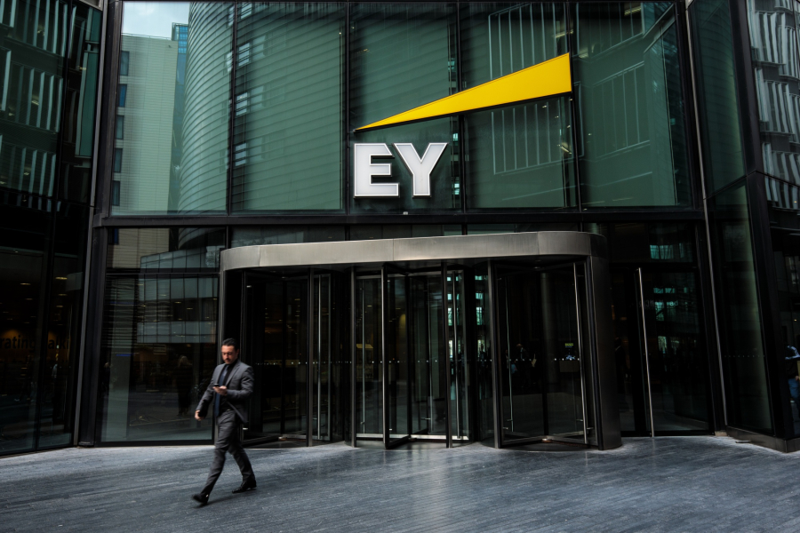 EY: Αύξηση 34% στις δαπάνες για συγχωνεύσεις και εξαγορές στις επιστήμες υγείας το 2023- Στα 191 δισ. δολάρια