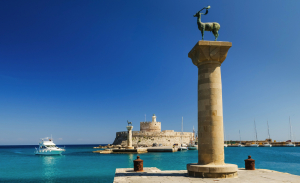 Η τουριστική κίνηση στα Δωδεκάνησα συνεχίζεται και σπάει ρεκόρ σε αφίξεις και έσοδα