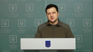 Ζελένσκι: Να σταματήσουν οι βομβαρδισμοί και να καθίσουμε στο τραπέζι των διαπραγματεύσεων