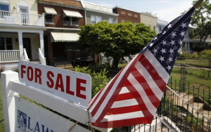 ΗΠΑ: Μηνιαία πτώση 6% στις μεταπωλήσεις κατοικιών τον Ιούλιο
