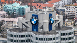 Η BMW ανακαλεί πάνω από 917.000 αυτοκίνητα λόγω αυξημένου κινδύνου φωτιάς στη μηχανή
