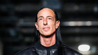 Ο Rick Owens θα σταματήσει τη χρήση γούνας ζώων στις συλλογές του