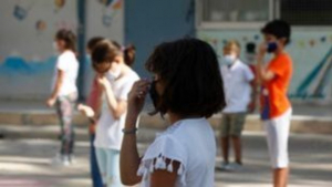 Έως δύο χρόνια φυλακή σε γονείς - αρνητές των εμβολίων που δεν στέλνουν τα παιδιά τους σχολείο