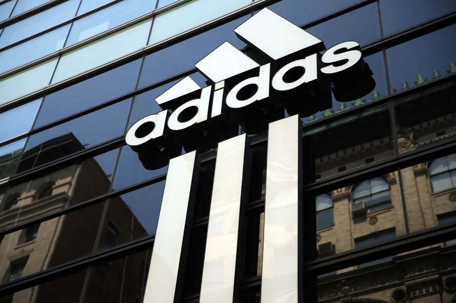 Adidas: Πέτυχε ρεκόρ πωλήσεων το 2025 - Σχεδιάζει επαναγορά μετοχών ύψους 1,2 δισεκατομμυρίων δολαρίων
