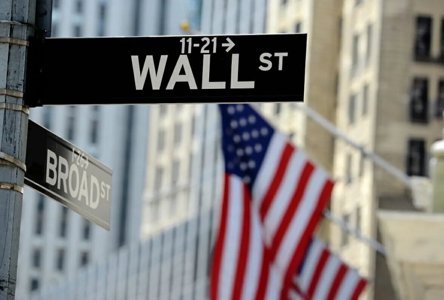Wall: Σε τροχιά ρεκόρ Dow και S&amp;P 500 με ώθηση από τα στοιχεία για τις λιανικές πωλήσεις