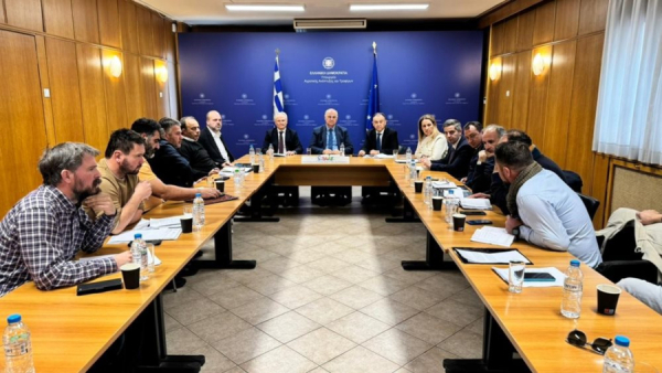 Συνάντηση Τσιάρα με εκπροσώπους των μπλόκων: «Ο καθένας να αναλάβει την ευθύνη που του αναλογεί»