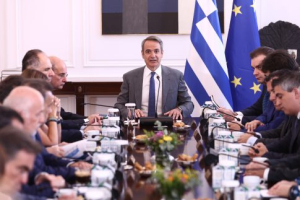 Κ. Μητσοτάκης στο Υπουργικό Συμβούλιο: Φόρος τιμής στους πεσόντες πυροσβέστες