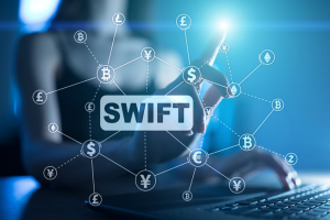 Η Βρετανία ζητά αποκοπή της Ρωσίας από το SWIFT - "Έσχατη λύση" λέει η Γαλλία