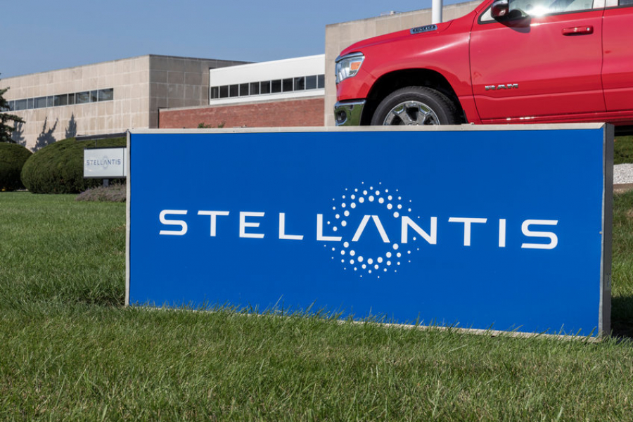 Stellantis: Αναστέλλει εξαγωγές και εισαγωγές στη Ρωσία