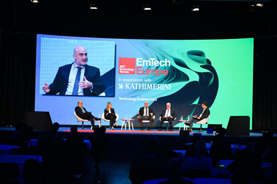 Από αριστερά: Γιώργος Ζαββός, Πρόεδρος του Διοικητικού Συμβουλίου της Ελληνικής Αναπτυξιακής Τράπεζας, Μαριάννα Ναθαναήλ, Αντιπρόσωπος της Ευρωπαϊκής Τράπεζας Επενδύσεων στην Ελλάδα, Γεώργιος Νούνεσης, Διευθυντής και Πρόεδρος του ΔΣ, Εθνικό Κέντρο Επιστημονικών Ερευνών «Δημόκριτος», Χάρης Λαμπρόπουλος, Πρόεδρος της Ελληνικής Αναπτυξιακής Τράπεζας Επενδύσεων και Μέλος ΔΣ της Ευρωπαϊκής Τράπεζας Επενδύσεων, Βασίλης Παπακωνσταντίνου, Συνεργάτης, Blue Dome Capital και Συνιδρυτής, Cognitor AI