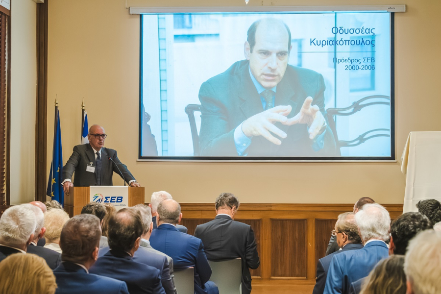 O ΣΕΒ τίμησε τον Οδυσσέα Κυριακόπουλο