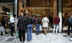 ΕΛΣΤΑΤ: «Εκρηξη» στην κατανάλωση των νοικοκυριών το δ' τρίμηνο του 2021
