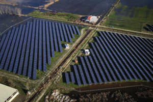 Στη Mytilineos θα πουλά ο όμιλος Καράτζη ηλεκτρική ενέργεια από τρία φωτοβολταϊκά