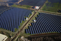 Στη Mytilineos θα πουλά ο όμιλος Καράτζη ηλεκτρική ενέργεια από τρία φωτοβολταϊκά