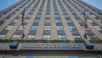 Paramount: Πουλάει τον εκδοτικό οίκο Simon &amp; Schuster, έναν από τους 5 μεγαλύτερους των ΗΠΑ, στην επενδυτική KKR