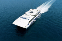 Με μειωμένη ταχύτητα καταπλέει στον Πειραιά το World Champion Jet με 1.171 επιβάτες