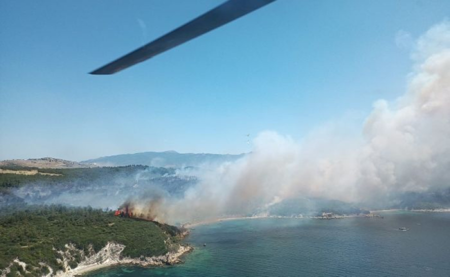 Τουρκία: Δύο δασικές πυρκαγιές απειλούν τον αυτοκινητόδρομο Σμύρνης-Τσεσμέ