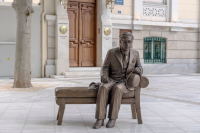 Το Ίδρυμα Ωνάση παρέδωσε στον Δήμο Αθηναίων γλυπτό του Κ.Π. Καβάφη