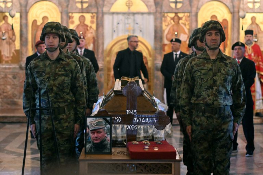 Οι Σέρβοι αποχαιρετούν ως ήρωα τον εγκληματία πολέμου Ράτκο Μλάντιτς