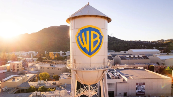 Warner Bros: Ανακοίνωσε πτώση 6% στα τριμηνιαία έσοδα - Στο επίκεντρο οι συζητήσεις με Paramount και Netflix