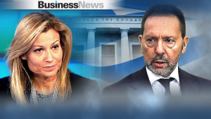 Η προεδρος της Επιτροπής Κεφαλαιαγοράς Βασιλική Λαζαράκου και ο διοικητής της Τράπεζας της Ελλάδος Γιάννης Στουρνάρας.