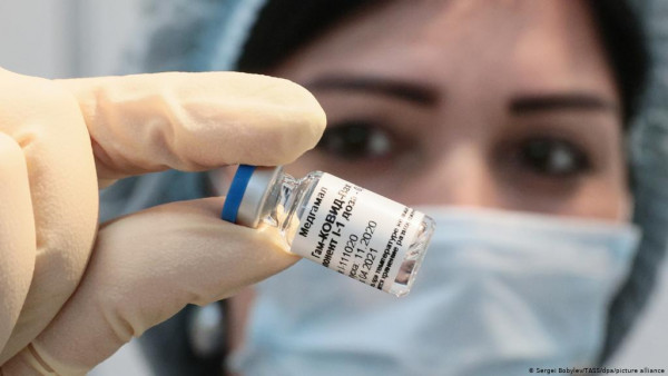 Η Ρωσία υπέγραψε συμφωνίες με 10 χώρες για την παραγωγή του Sputnik V