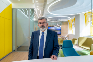 Παπάζογλου, ΕΥ Ελλάδος: Ολοένα και πιο ελκυστικός επενδυτικός προορισμός γίνεται η Ελλάδα