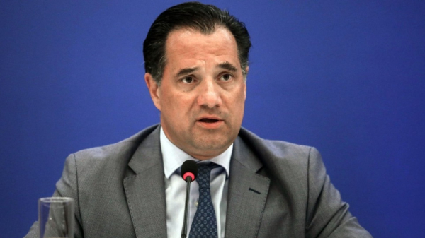 Γεωργιάδης: Δεν αλλάζει η κυβέρνηση το ωράριο των καταστημάτων με νόμο