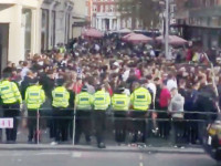 Χάος έξω από τα Harrods: Κοσμοσυρροή στο κατάστημα του Λονδίνου