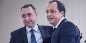 Κύπρος: Παραιτήθηκε ο συγγενής και διευθυντής του γραφείου του Χριστοδουλίδη που εμφανίζεται στο βίντεο με τις μίζες
