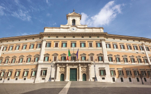 Ιταλία: Κόντρα κεντρικής τράπεζας - Μελόνι για πληρωμές με μετρητά