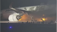 Ιαπωνία: Αεροσκάφος πήρε φωτιά στο διάδρομο προσγείωσης του αεροδρομίου Χανέντα του Τόκιο