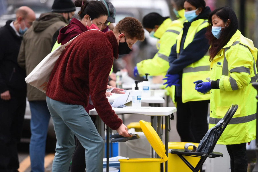 Μαζικά διαγνωστικά τεστ κορωνοϊού στο βόρειο Λονδίνο λόγω εντοπισμού στελέχους από Ν. Αφρική