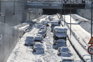 Εγκλωβισμός οδηγών στην Αττική Οδό λόγω χιονιά: Εισαγγελική πρόταση ενοχής για 4 στελέχη των «Αττικών Διαδρομών»